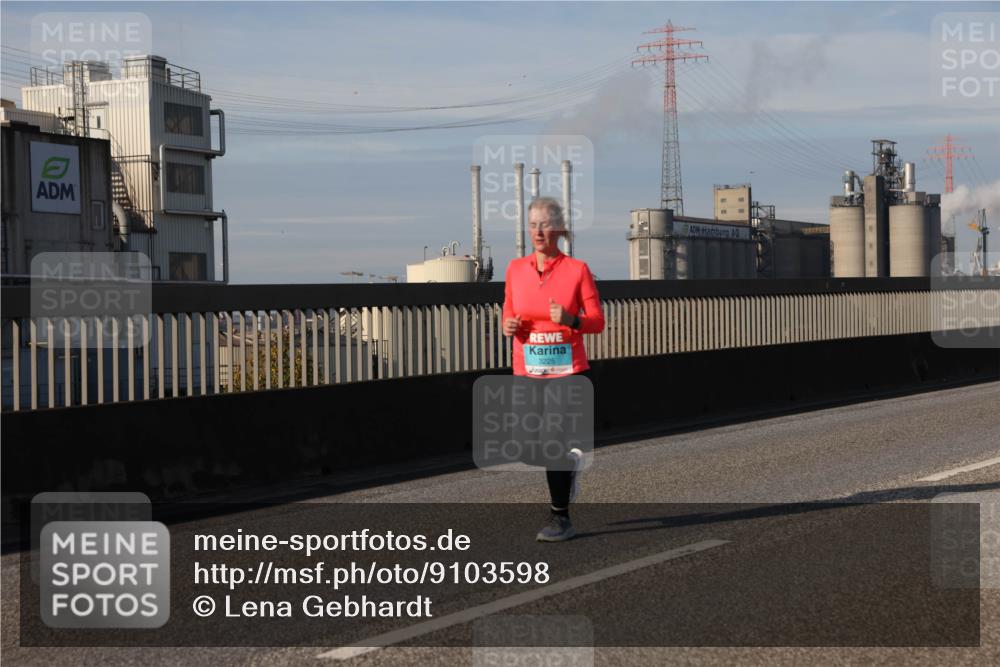 03.10.2025 - Köhlbrandbrückenlauf Lena Gebhardt http://msf.ph/oto/9103598 03.10.2025 10:12:18 Position 2 3225 meine-sportfotos.de