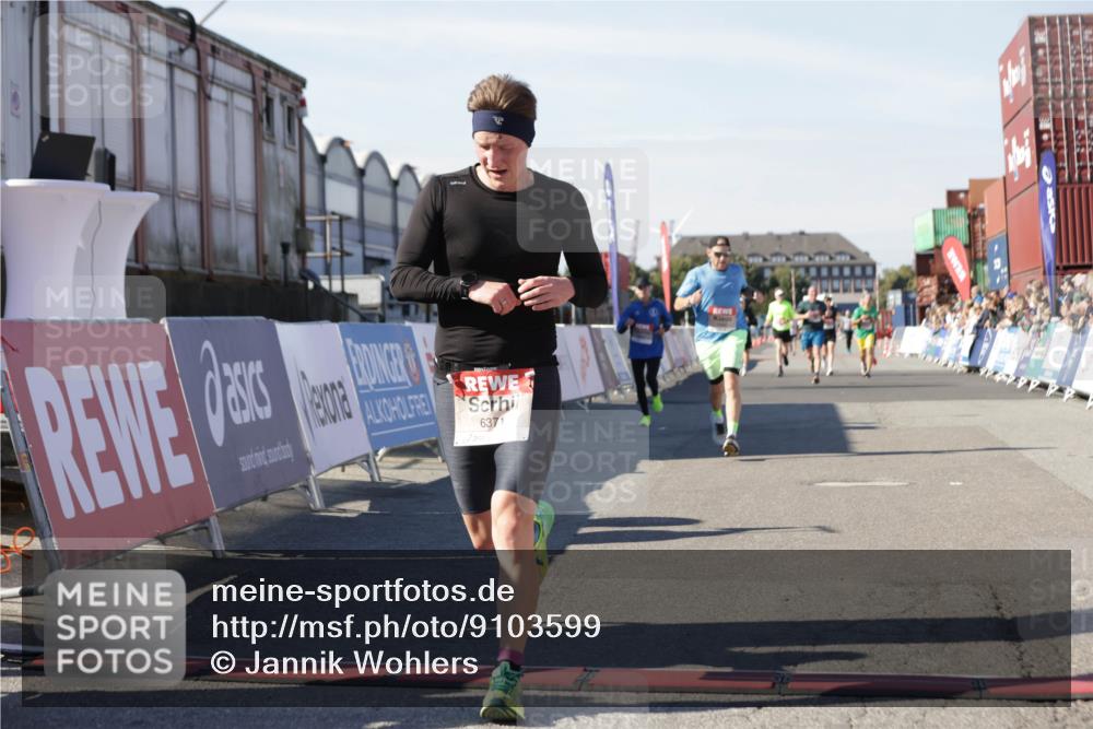 03.10.2025 - Köhlbrandbrückenlauf Jannik Wohlers http://msf.ph/oto/9103599 03.10.2025 12:57:47 Ziel 4032, 4037, 4076, 5669, 5960, 6371, 6809 meine-sportfotos.de