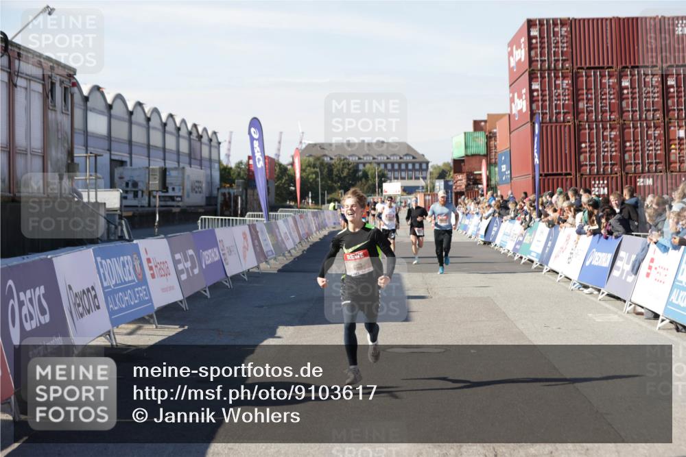 03.10.2025 - Köhlbrandbrückenlauf Jannik Wohlers http://msf.ph/oto/9103617 03.10.2025 12:58:03 Ziel 4046, 4102, 4234, 4654, 5961, 6518, 6519, 6520, 6715 meine-sportfotos.de