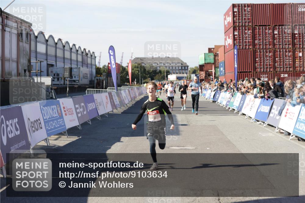 03.10.2025 - Köhlbrandbrückenlauf Jannik Wohlers http://msf.ph/oto/9103634 03.10.2025 12:58:03 Ziel 4046, 4102, 4234, 4654, 5961, 6518, 6519, 6520, 6715 meine-sportfotos.de