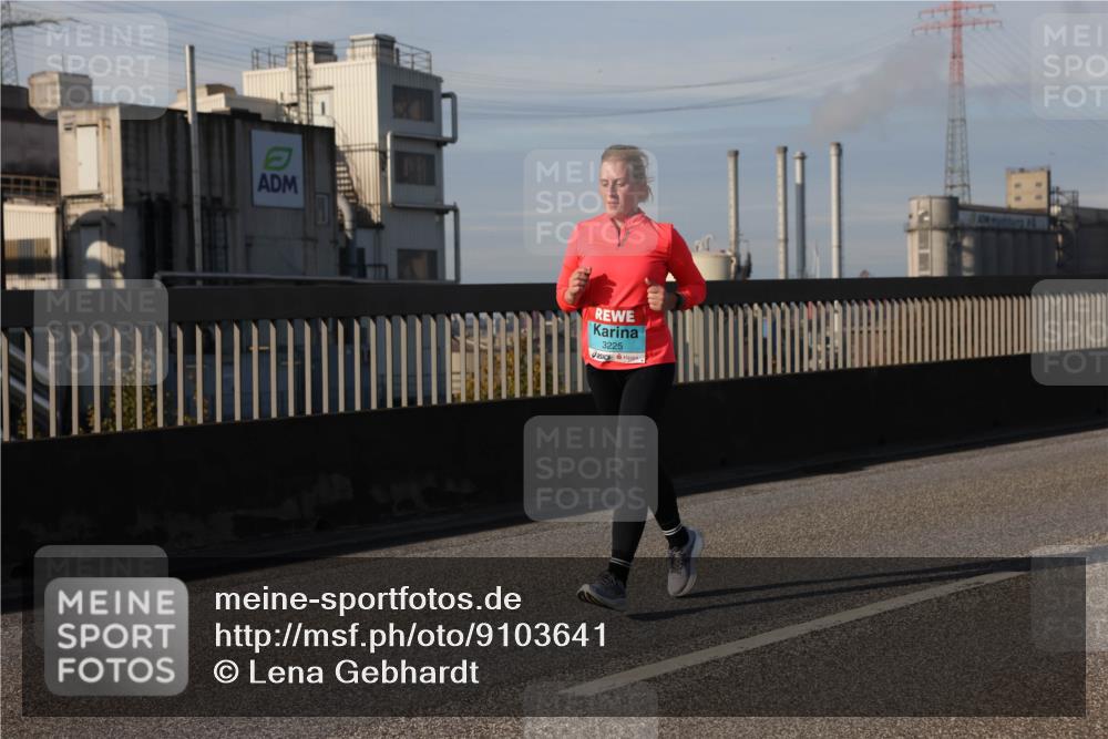 03.10.2025 - Köhlbrandbrückenlauf Lena Gebhardt http://msf.ph/oto/9103641 03.10.2025 10:12:18 Position 2 3225 meine-sportfotos.de