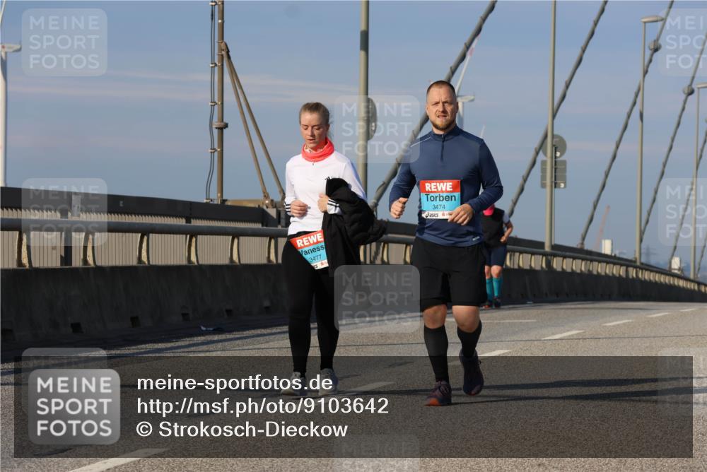 03.10.2025 - Köhlbrandbrückenlauf Strokosch-Dieckow http://msf.ph/oto/9103642 03.10.2025 10:13:26 Position 2 3477, 3474 meine-sportfotos.de