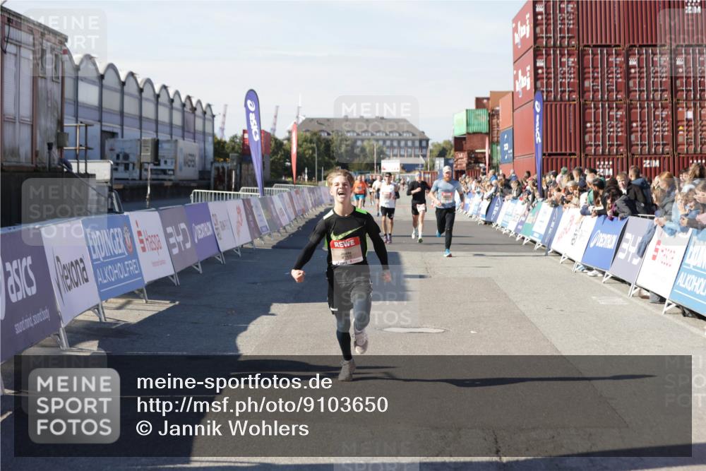 03.10.2025 - Köhlbrandbrückenlauf Jannik Wohlers http://msf.ph/oto/9103650 03.10.2025 12:58:03 Ziel 4046, 4102, 4234, 4654, 5961, 6518, 6519, 6520, 6715 meine-sportfotos.de