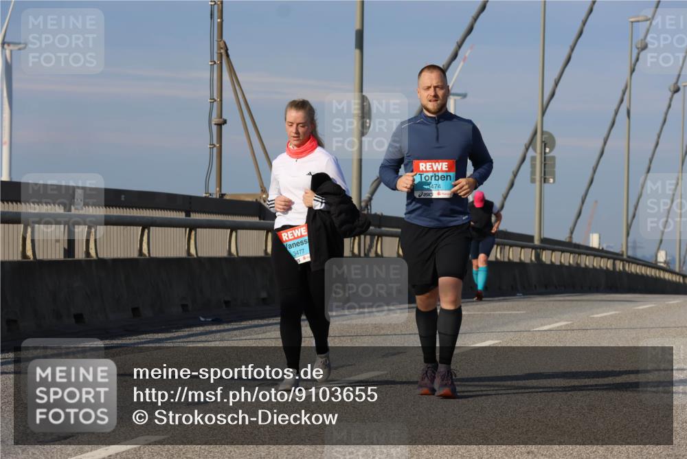 03.10.2025 - Köhlbrandbrückenlauf Strokosch-Dieckow http://msf.ph/oto/9103655 03.10.2025 10:13:26 Position 2 3477, 3474 meine-sportfotos.de
