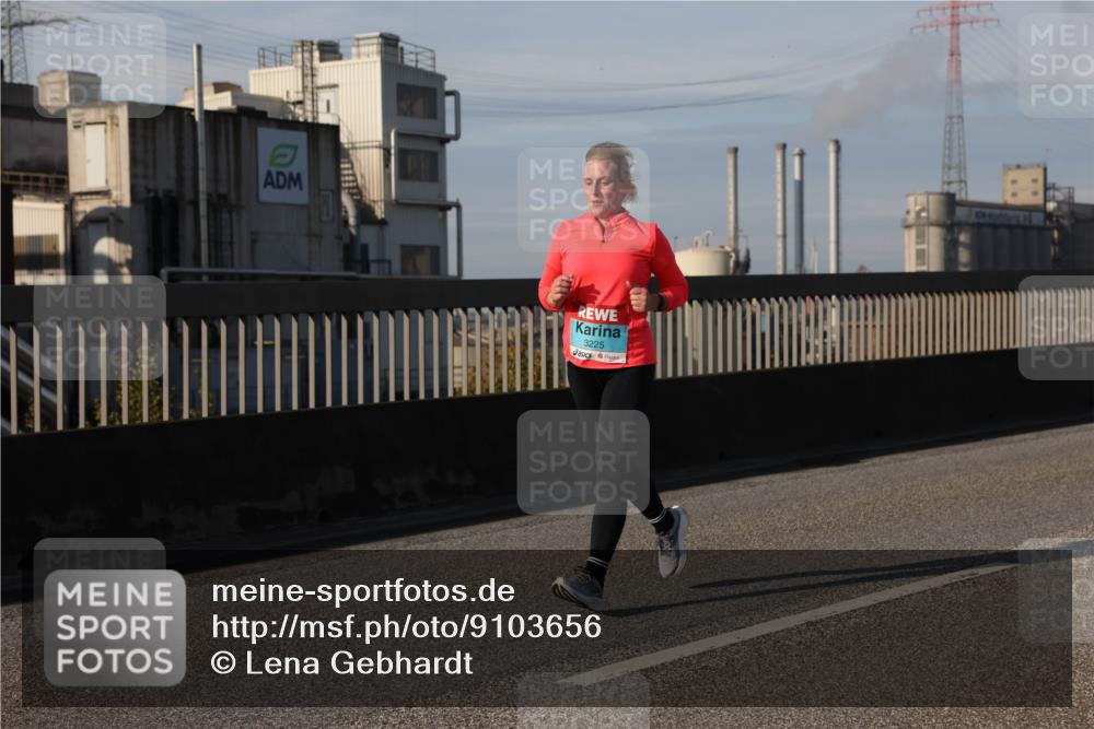 03.10.2025 - Köhlbrandbrückenlauf Lena Gebhardt http://msf.ph/oto/9103656 03.10.2025 10:12:18 Position 2 3225 meine-sportfotos.de