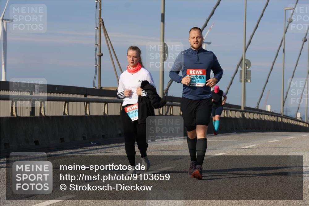 03.10.2025 - Köhlbrandbrückenlauf Strokosch-Dieckow http://msf.ph/oto/9103659 03.10.2025 10:13:26 Position 2 3477, 3474 meine-sportfotos.de