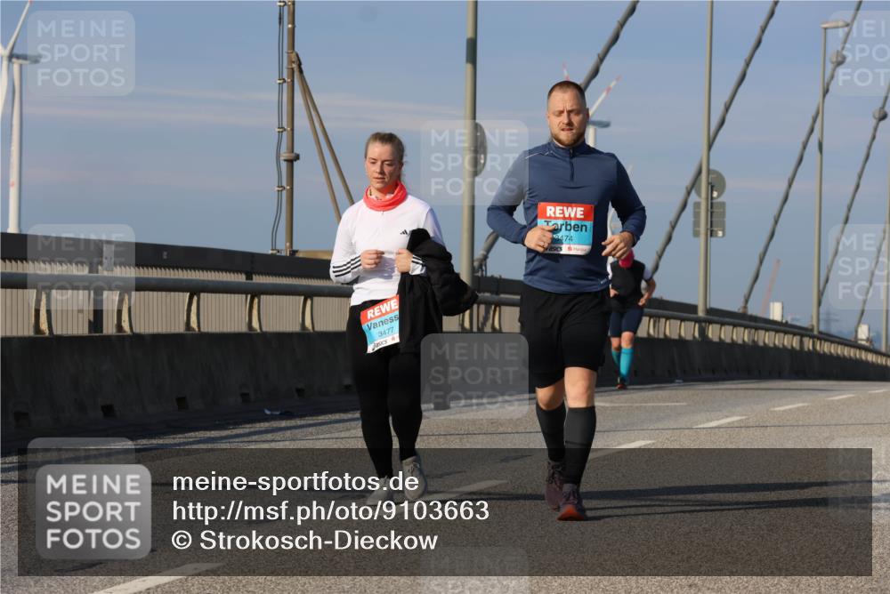 03.10.2025 - Köhlbrandbrückenlauf Strokosch-Dieckow http://msf.ph/oto/9103663 03.10.2025 10:13:26 Position 2 3477, 3474 meine-sportfotos.de