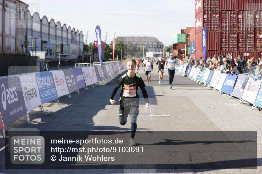 03.10.2025 - Köhlbrandbrückenlauf Jannik Wohlers http://msf.ph/oto/9103691 03.10.2025 12:58:03 Ziel 4046, 4102, 4234, 4654, 5961, 6518, 6519, 6520, 6715 meine-sportfotos.de