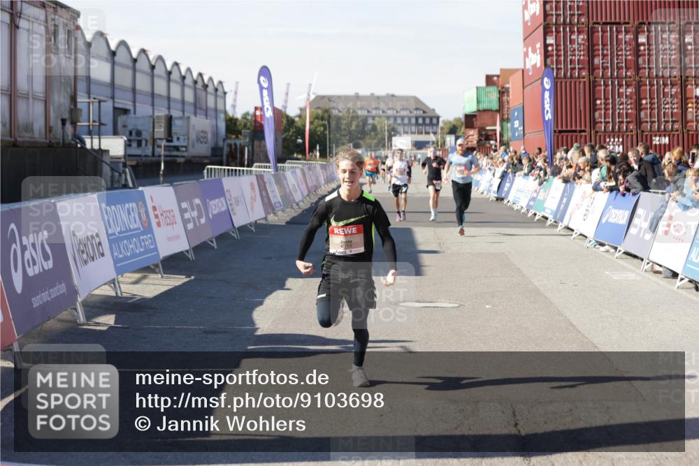 03.10.2025 - Köhlbrandbrückenlauf Jannik Wohlers http://msf.ph/oto/9103698 03.10.2025 12:58:03 Ziel 4046, 4102, 4234, 4654, 5961, 6518, 6519, 6520, 6715 meine-sportfotos.de