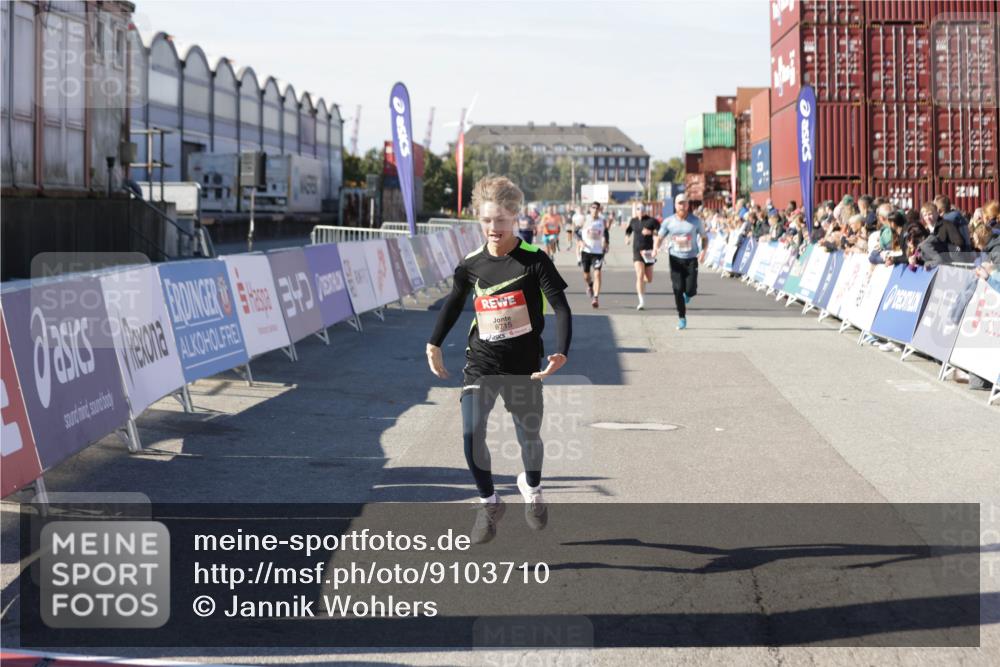 03.10.2025 - Köhlbrandbrückenlauf Jannik Wohlers http://msf.ph/oto/9103710 03.10.2025 12:58:04 Ziel 4046, 4102, 4234, 4248, 4654, 5961, 6518, 6519, 6520, 6715, 6718 meine-sportfotos.de