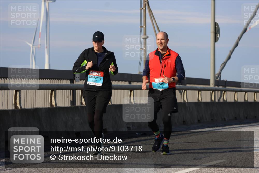 03.10.2025 - Köhlbrandbrückenlauf Strokosch-Dieckow http://msf.ph/oto/9103718 03.10.2025 10:14:46 Position 2 2607, 2643 meine-sportfotos.de