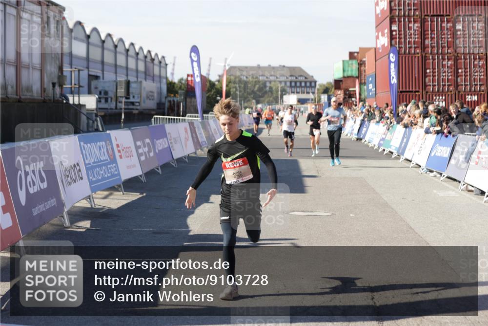 03.10.2025 - Köhlbrandbrückenlauf Jannik Wohlers http://msf.ph/oto/9103728 03.10.2025 12:58:04 Ziel 4046, 4102, 4234, 4248, 4654, 5961, 6518, 6519, 6520, 6715, 6718 meine-sportfotos.de