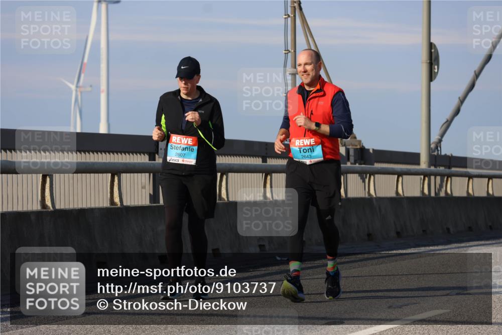 03.10.2025 - Köhlbrandbrückenlauf Strokosch-Dieckow http://msf.ph/oto/9103737 03.10.2025 10:14:46 Position 2 2607, 2643 meine-sportfotos.de