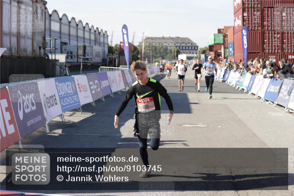 03.10.2025 - Köhlbrandbrückenlauf Jannik Wohlers http://msf.ph/oto/9103745 03.10.2025 12:58:04 Ziel 4046, 4102, 4234, 4248, 4654, 5961, 6518, 6519, 6520, 6715, 6718 meine-sportfotos.de