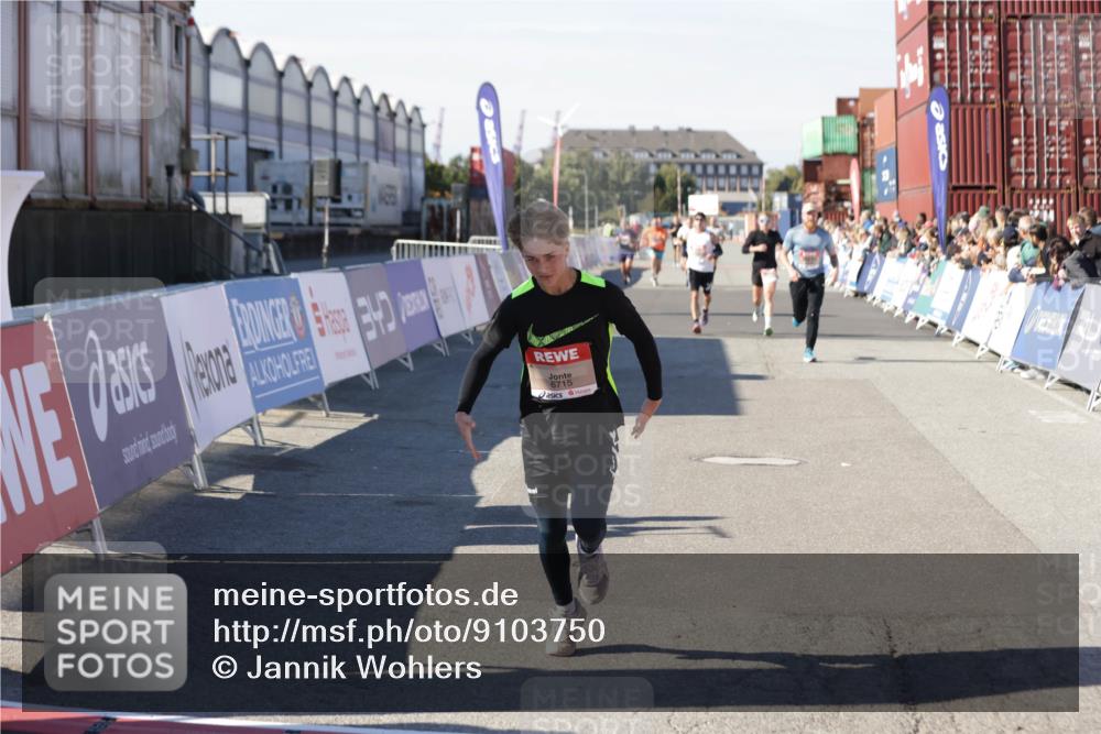 03.10.2025 - Köhlbrandbrückenlauf Jannik Wohlers http://msf.ph/oto/9103750 03.10.2025 12:58:04 Ziel 4046, 4102, 4234, 4248, 4654, 5961, 6518, 6519, 6520, 6715, 6718 meine-sportfotos.de