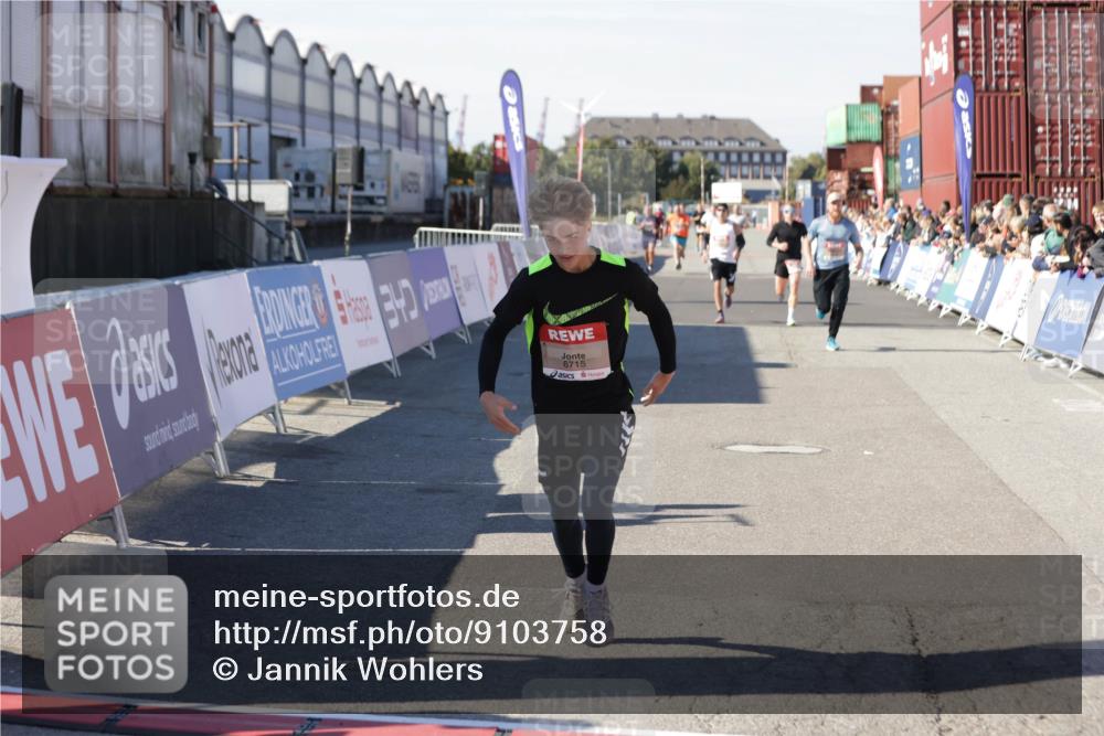 03.10.2025 - Köhlbrandbrückenlauf Jannik Wohlers http://msf.ph/oto/9103758 03.10.2025 12:58:04 Ziel 4046, 4102, 4234, 4248, 4654, 5961, 6518, 6519, 6520, 6715, 6718 meine-sportfotos.de