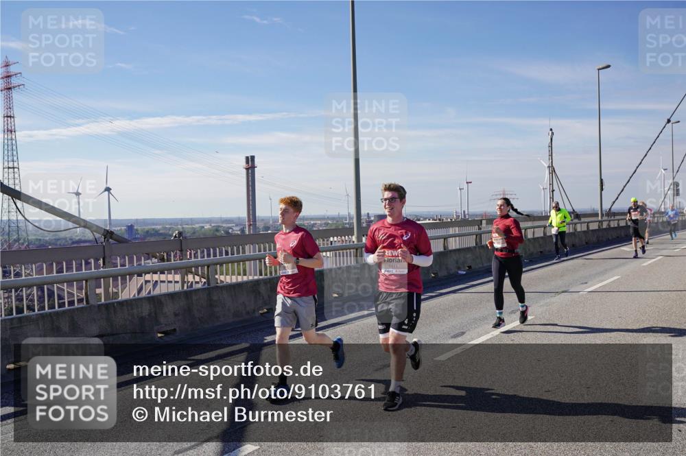 03.10.2025 - Köhlbrandbrückenlauf Michael Burmester http://msf.ph/oto/9103761 03.10.2025 12:48:09 Position 2 5911 meine-sportfotos.de
