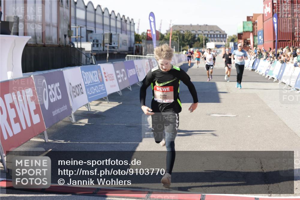 03.10.2025 - Köhlbrandbrückenlauf Jannik Wohlers http://msf.ph/oto/9103770 03.10.2025 12:58:04 Ziel 4046, 4102, 4234, 4248, 4654, 5961, 6518, 6519, 6520, 6715, 6718 meine-sportfotos.de