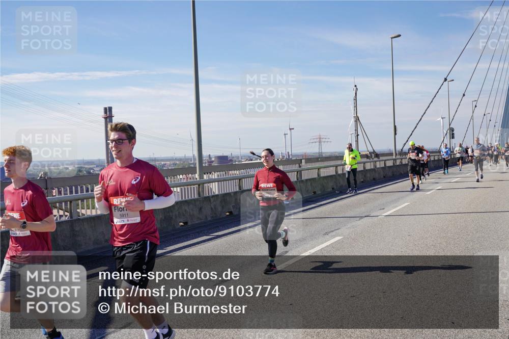03.10.2025 - Köhlbrandbrückenlauf Michael Burmester http://msf.ph/oto/9103774 03.10.2025 12:48:10 Position 2 5911 meine-sportfotos.de