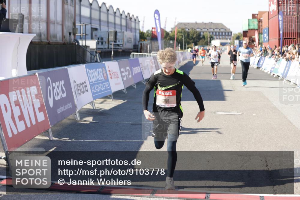 03.10.2025 - Köhlbrandbrückenlauf Jannik Wohlers http://msf.ph/oto/9103778 03.10.2025 12:58:04 Ziel 4046, 4102, 4234, 4248, 4654, 5961, 6518, 6519, 6520, 6715, 6718 meine-sportfotos.de