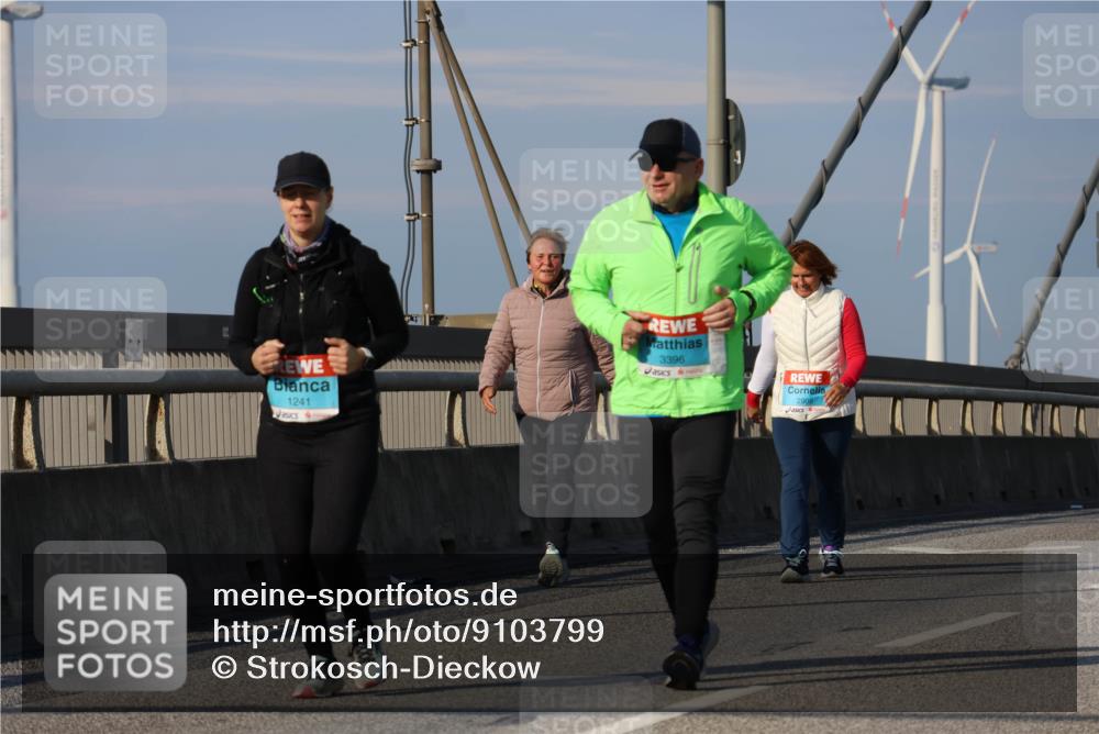 03.10.2025 - Köhlbrandbrückenlauf Strokosch-Dieckow http://msf.ph/oto/9103799 03.10.2025 10:15:37 Position 2 1241, 3396, 2908 meine-sportfotos.de