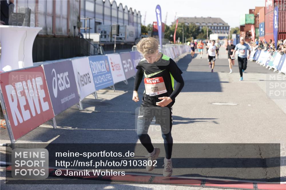 03.10.2025 - Köhlbrandbrückenlauf Jannik Wohlers http://msf.ph/oto/9103802 03.10.2025 12:58:04 Ziel 4046, 4102, 4234, 4248, 4654, 5961, 6518, 6519, 6520, 6715, 6718 meine-sportfotos.de