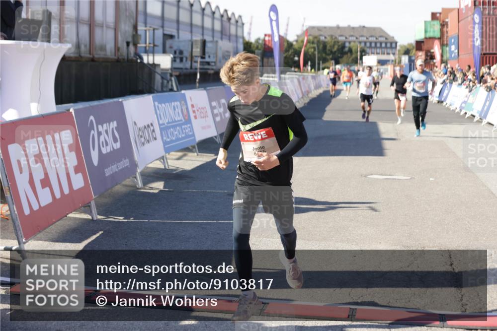 03.10.2025 - Köhlbrandbrückenlauf Jannik Wohlers http://msf.ph/oto/9103817 03.10.2025 12:58:04 Ziel 4046, 4102, 4234, 4248, 4654, 5961, 6518, 6519, 6520, 6715, 6718 meine-sportfotos.de