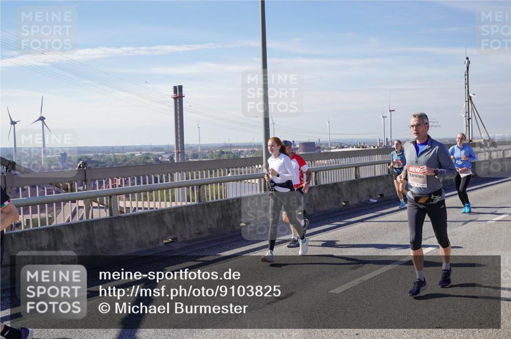 03.10.2025 - Köhlbrandbrückenlauf Michael Burmester http://msf.ph/oto/9103825 03.10.2025 12:48:16 Position 2 4777 meine-sportfotos.de