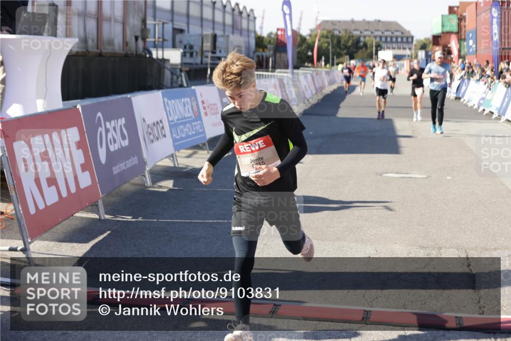 03.10.2025 - Köhlbrandbrückenlauf Jannik Wohlers http://msf.ph/oto/9103831 03.10.2025 12:58:04 Ziel 4046, 4102, 4234, 4248, 4654, 5961, 6518, 6519, 6520, 6715, 6718 meine-sportfotos.de