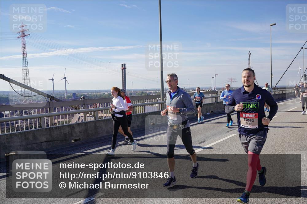 03.10.2025 - Köhlbrandbrückenlauf Michael Burmester http://msf.ph/oto/9103846 03.10.2025 12:48:17 Position 2 777, 5689 meine-sportfotos.de