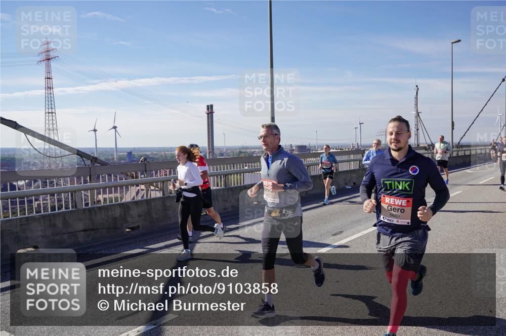 03.10.2025 - Köhlbrandbrückenlauf Michael Burmester http://msf.ph/oto/9103858 03.10.2025 12:48:17 Position 2 777, 5689 meine-sportfotos.de