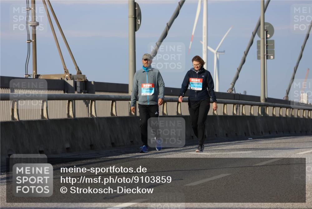03.10.2025 - Köhlbrandbrückenlauf Strokosch-Dieckow http://msf.ph/oto/9103859 03.10.2025 10:16:06 Position 2 2691, 2692 meine-sportfotos.de