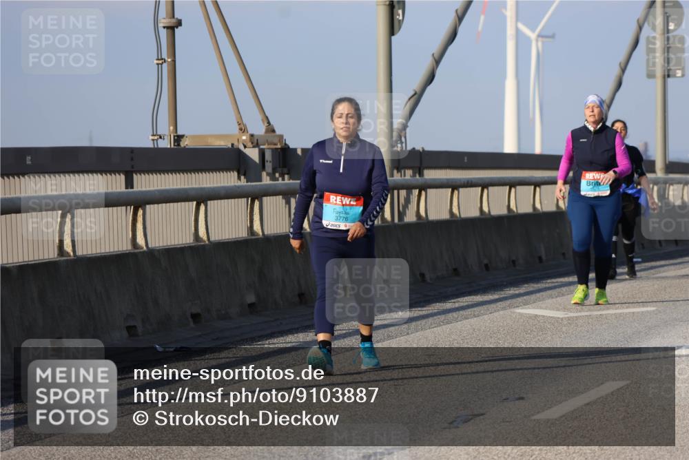 03.10.2025 - Köhlbrandbrückenlauf Strokosch-Dieckow http://msf.ph/oto/9103887 03.10.2025 10:16:37 Position 2 1 meine-sportfotos.de