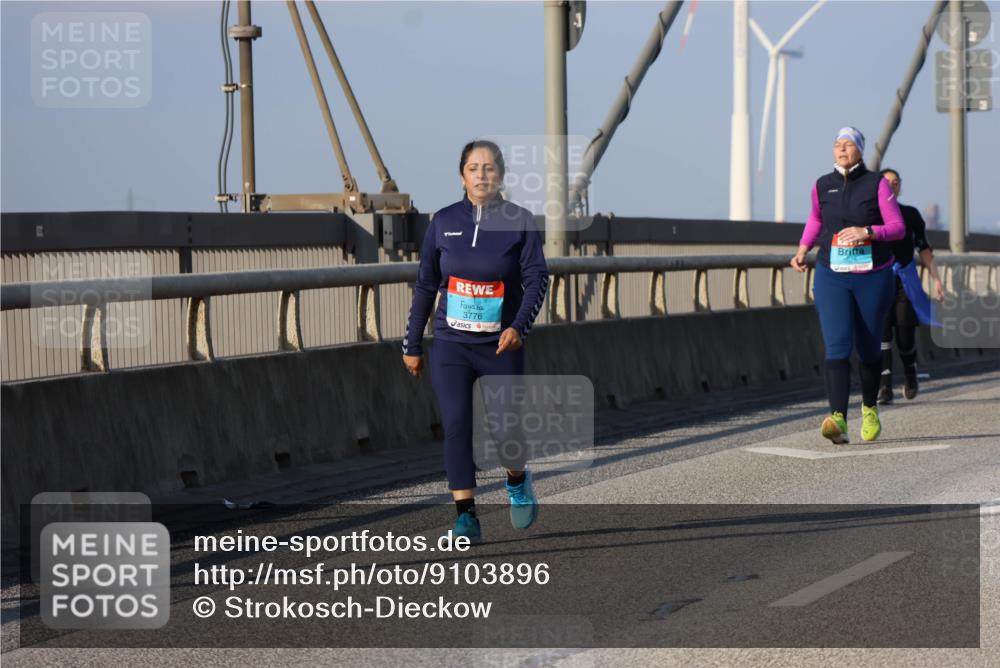 03.10.2025 - Köhlbrandbrückenlauf Strokosch-Dieckow http://msf.ph/oto/9103896 03.10.2025 10:16:37 Position 2 1 meine-sportfotos.de