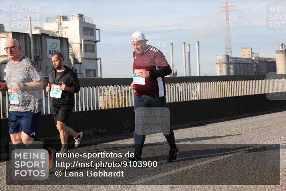 03.10.2025 - Köhlbrandbrückenlauf Lena Gebhardt http://msf.ph/oto/9103900 03.10.2025 10:12:29 Position 2 2513, 2390, 2418 meine-sportfotos.de