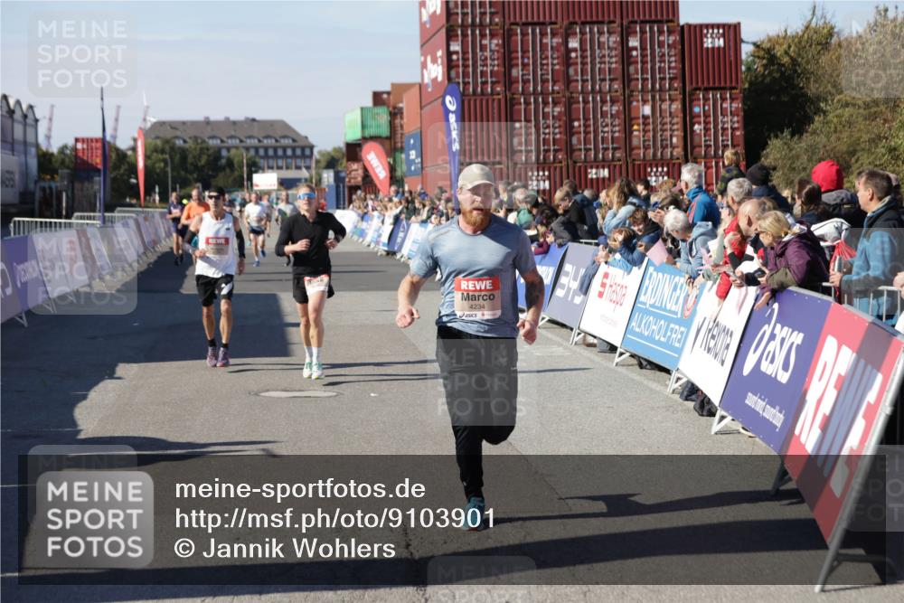03.10.2025 - Köhlbrandbrückenlauf Jannik Wohlers http://msf.ph/oto/9103901 03.10.2025 12:58:08 Ziel 4234, 4248, 4394, 6518, 6519, 6520, 6715, 6718 meine-sportfotos.de