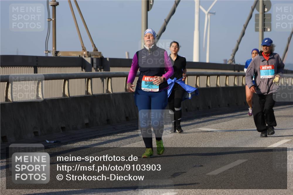 03.10.2025 - Köhlbrandbrückenlauf Strokosch-Dieckow http://msf.ph/oto/9103903 03.10.2025 10:16:42 Position 2 3575, 3774 meine-sportfotos.de