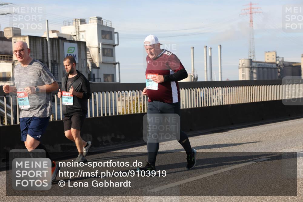 03.10.2025 - Köhlbrandbrückenlauf Lena Gebhardt http://msf.ph/oto/9103919 03.10.2025 10:12:30 Position 2 2418, 2513, 2390 meine-sportfotos.de