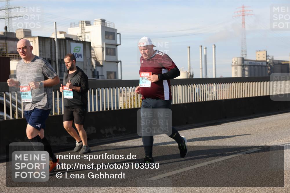 03.10.2025 - Köhlbrandbrückenlauf Lena Gebhardt http://msf.ph/oto/9103930 03.10.2025 10:12:30 Position 2 2513, 2390, 2418 meine-sportfotos.de