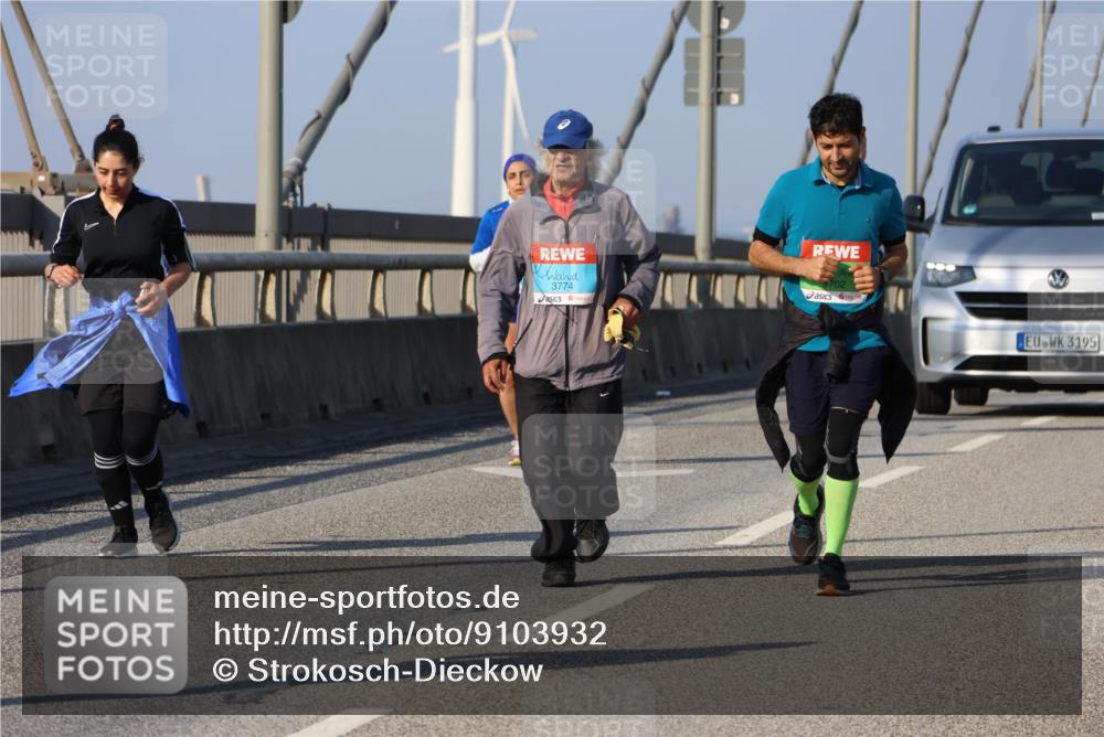03.10.2025 - Köhlbrandbrückenlauf Strokosch-Dieckow http://msf.ph/oto/9103932 03.10.2025 10:16:45 Position 2 3774, 9702, 000, 3195 meine-sportfotos.de