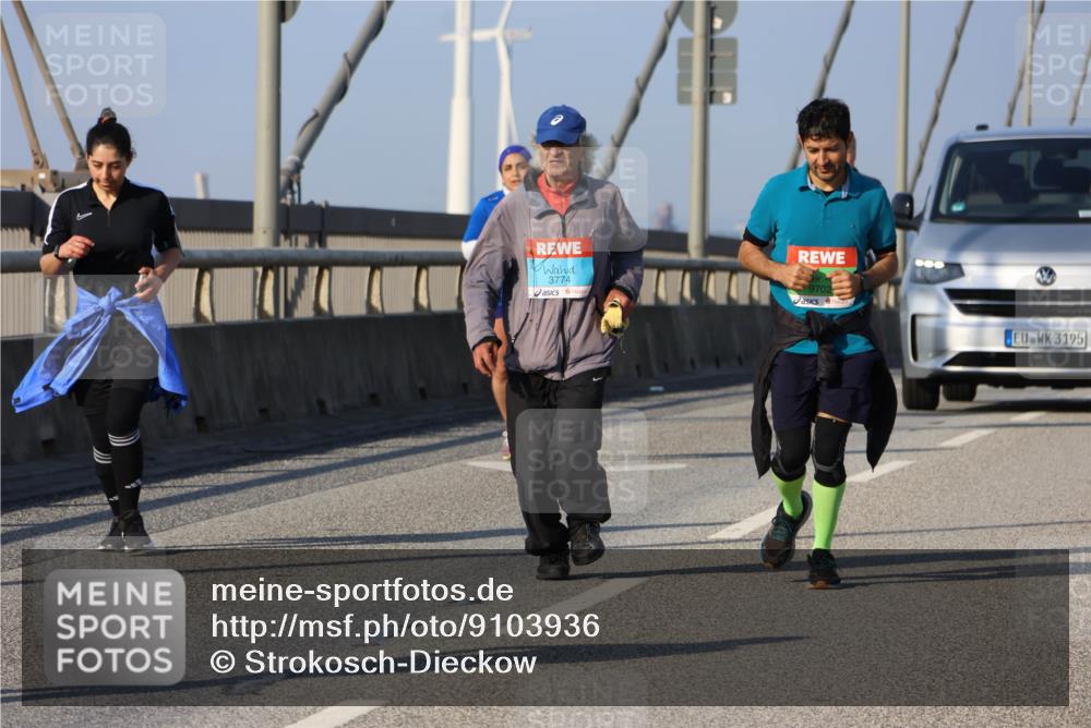 03.10.2025 - Köhlbrandbrückenlauf Strokosch-Dieckow http://msf.ph/oto/9103936 03.10.2025 10:16:45 Position 2 000, 3774, 9702, 3195 meine-sportfotos.de