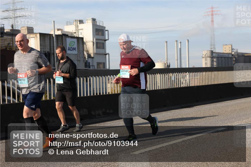 03.10.2025 - Köhlbrandbrückenlauf Lena Gebhardt http://msf.ph/oto/9103944 03.10.2025 10:12:30 Position 2 2513, 2390, 2418 meine-sportfotos.de