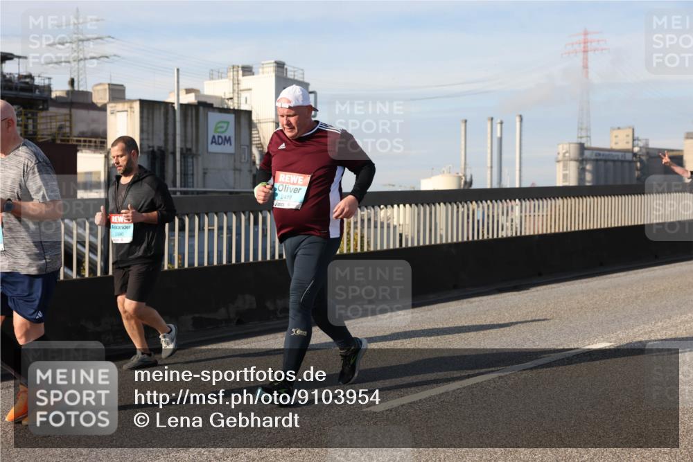 03.10.2025 - Köhlbrandbrückenlauf Lena Gebhardt http://msf.ph/oto/9103954 03.10.2025 10:12:30 Position 2 2390, 6, 2418, 5 meine-sportfotos.de