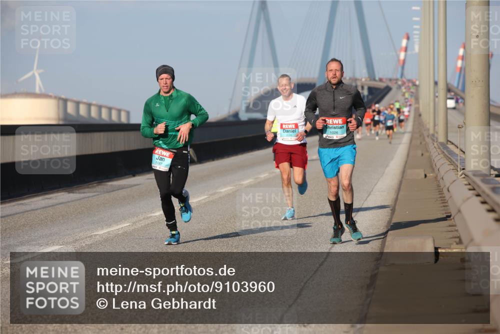 03.10.2025 - Köhlbrandbrückenlauf Lena Gebhardt http://msf.ph/oto/9103960 03.10.2025 09:38:17 Position 2  meine-sportfotos.de