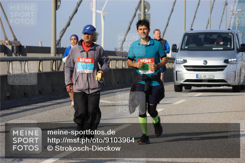 03.10.2025 - Köhlbrandbrückenlauf Strokosch-Dieckow http://msf.ph/oto/9103964 03.10.2025 10:16:46 Position 2 3774, 9702, 3195 meine-sportfotos.de