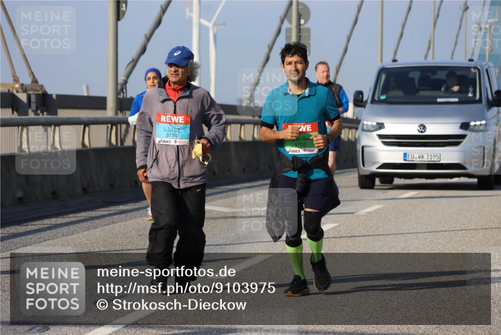 03.10.2025 - Köhlbrandbrückenlauf Strokosch-Dieckow http://msf.ph/oto/9103975 03.10.2025 10:16:46 Position 2 3774, 9702, 3195 meine-sportfotos.de