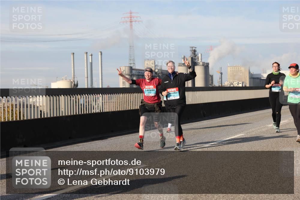 03.10.2025 - Köhlbrandbrückenlauf Lena Gebhardt http://msf.ph/oto/9103979 03.10.2025 10:12:31 Position 2 2757, 2755 meine-sportfotos.de