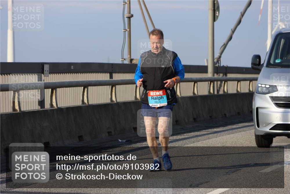 03.10.2025 - Köhlbrandbrückenlauf Strokosch-Dieckow http://msf.ph/oto/9103982 03.10.2025 10:16:54 Position 2 2611 meine-sportfotos.de