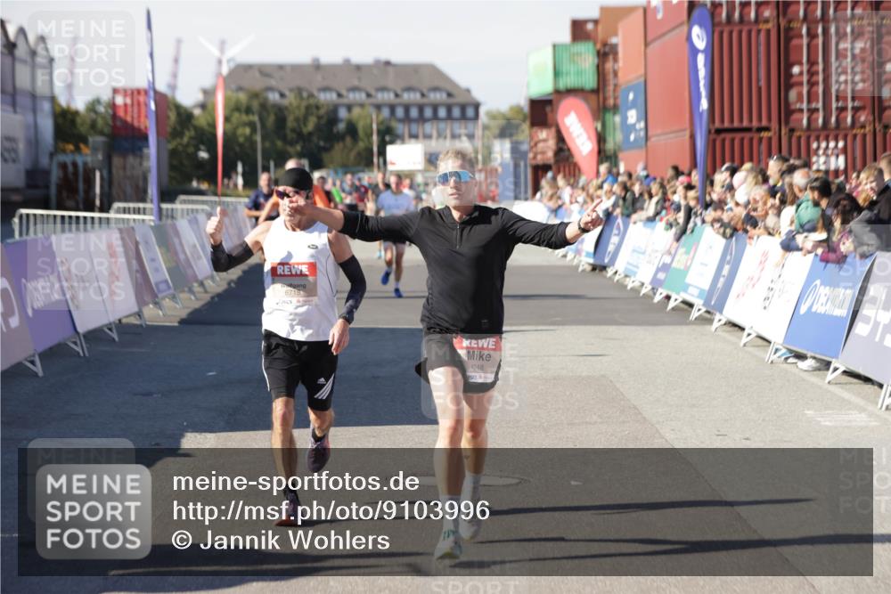 03.10.2025 - Köhlbrandbrückenlauf Jannik Wohlers http://msf.ph/oto/9103996 03.10.2025 12:58:09 Ziel 4234, 4248, 4394, 6715, 6718 meine-sportfotos.de