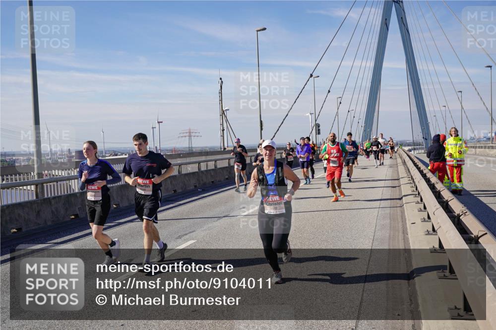 03.10.2025 - Köhlbrandbrückenlauf Michael Burmester http://msf.ph/oto/9104011 03.10.2025 12:48:23 Position 2 6512, 86 meine-sportfotos.de